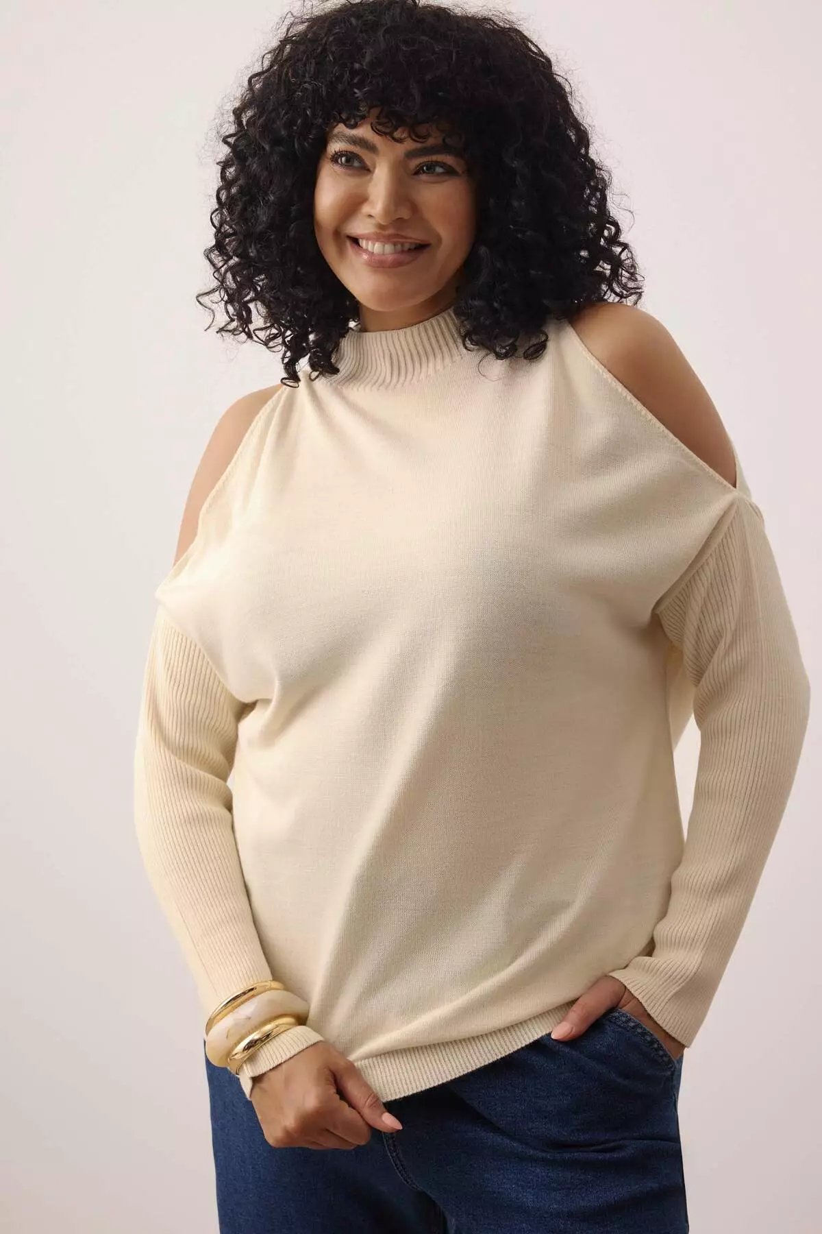 Cream Cut Out Detailed Knitwear Sweater Tbbaw23An00025