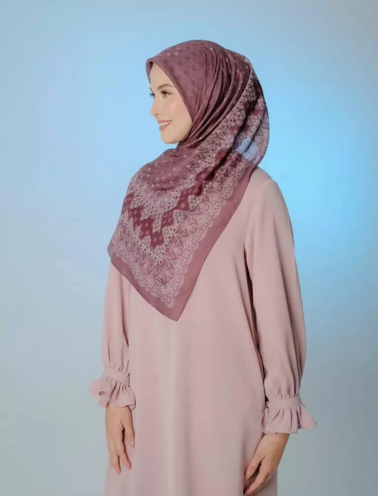 ZOLA Scarf Dark Brown - Kerudung Hijab Segiempat Motif With Pouch Ziplock - Bahan Poly Fine - Ukuran 110x110