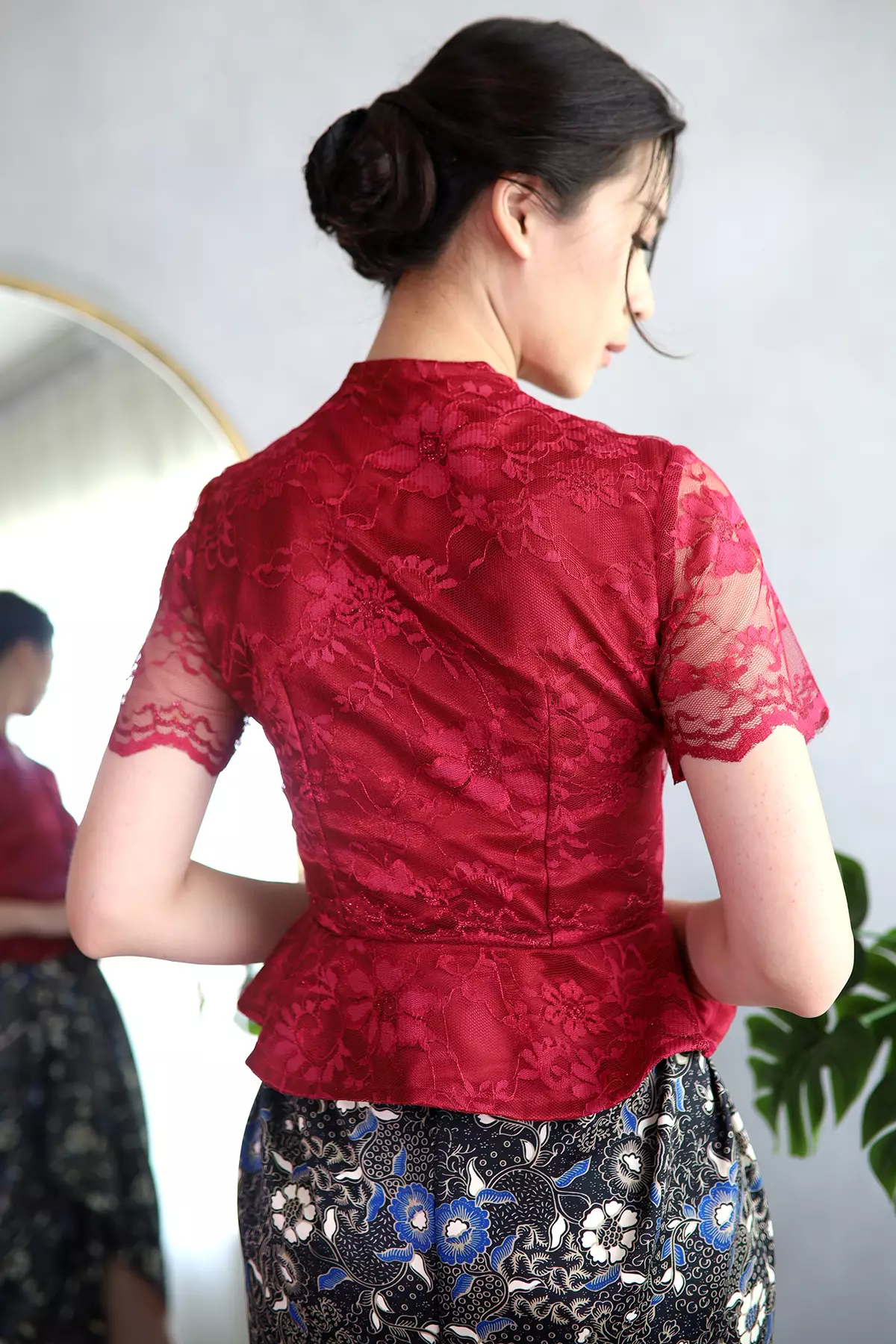 Adelaide Sekar Setaman Maroon