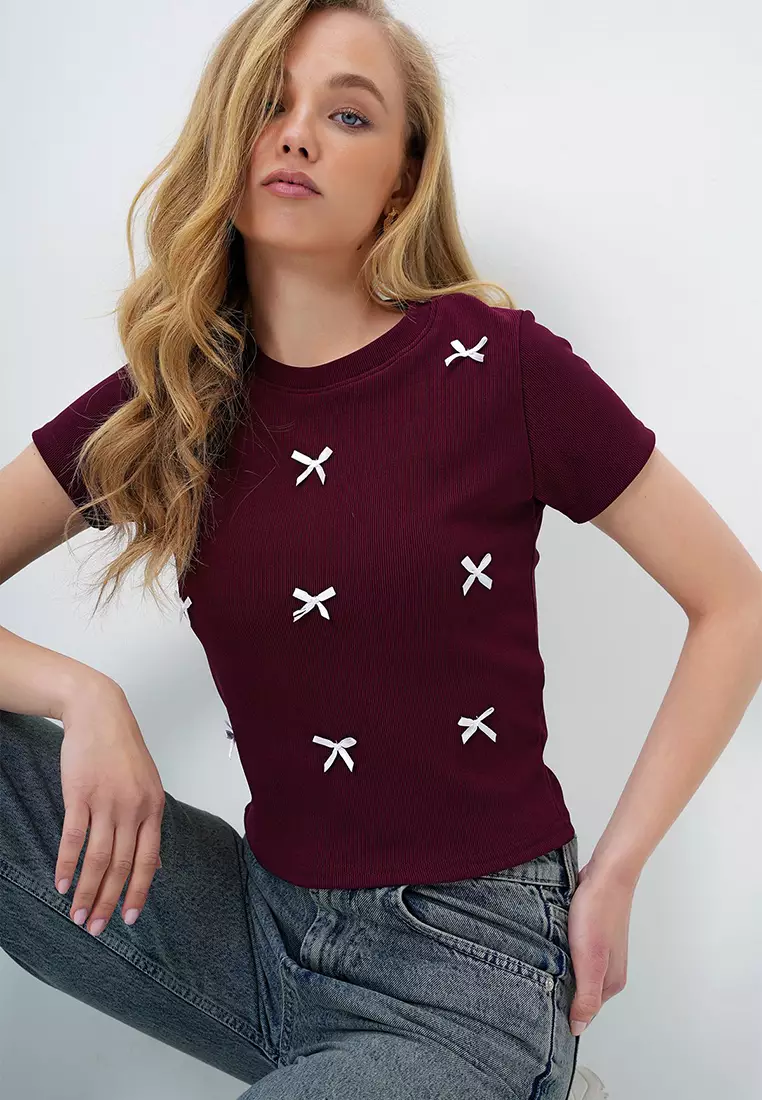Women's Burgundy Crew Neck Bow Embellished Crop Blouse Alc-X13671