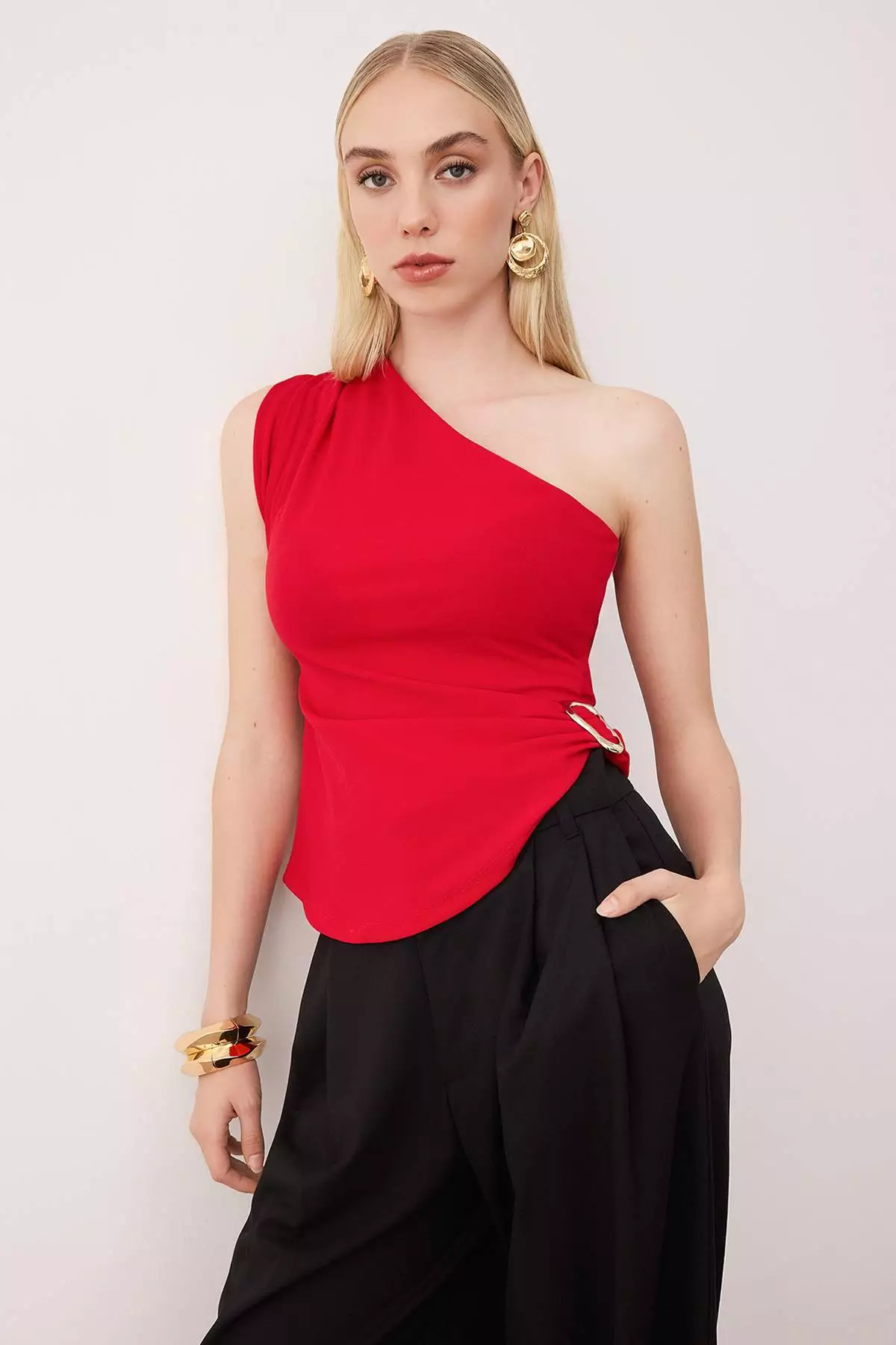 Red Plain Boat Neck Sleeveless Knitted Scuba Crepe Party Blouse