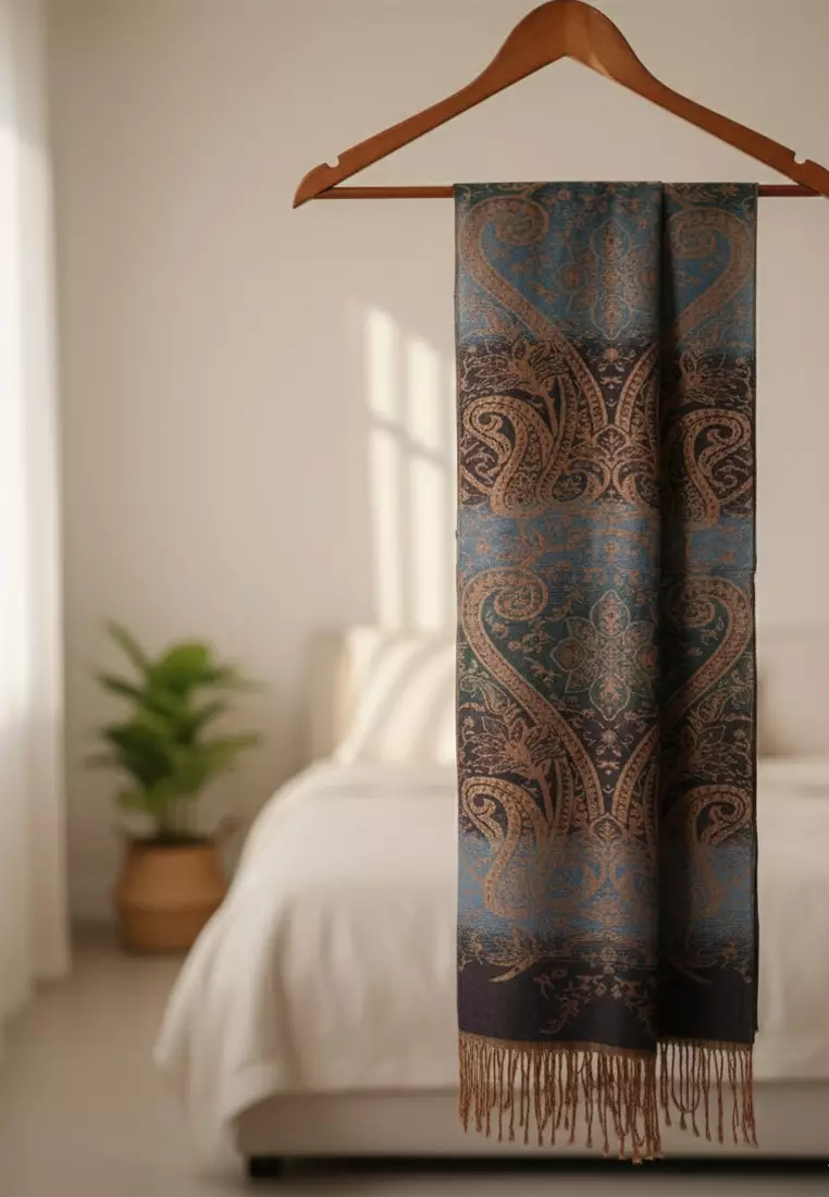 Aksesoris Wanita Reversible Viscose Arabesque Weave Pattern Pashmina Shawl Syal Gradasi Wanita Midnight Blue