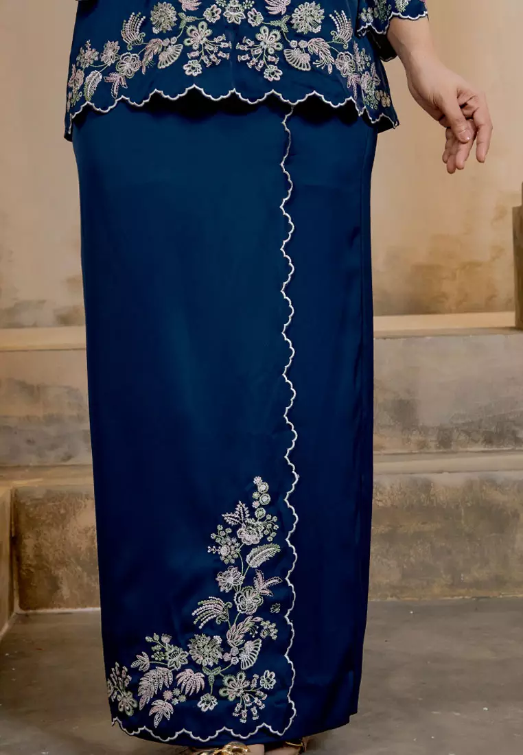 Suri Luxe Embroidery Baju Kurung Kedah Satin with Skirt Belah Selisih