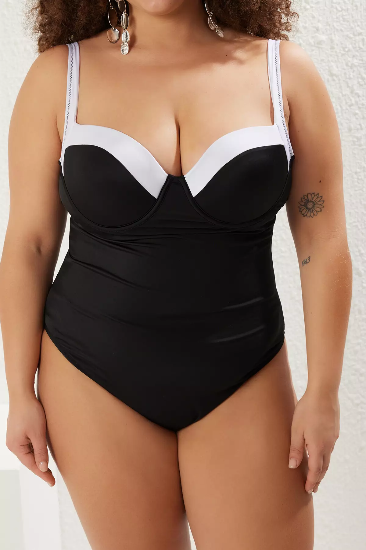 Black Contrast Detail Thick Strap Plus Size Swimsuit