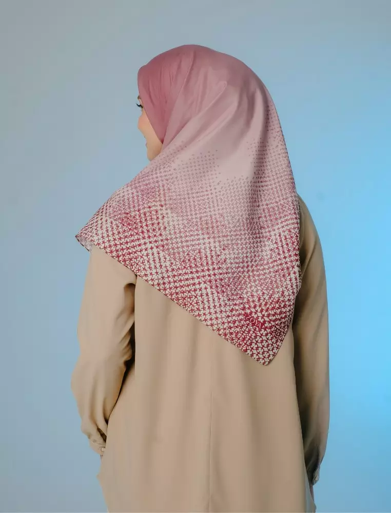 AUZORA Scarf Maroon - Kerudung Hijab Segiempat Motif With Pouch Ziplock - Bahan Poly Fine - Ukuran 110x110