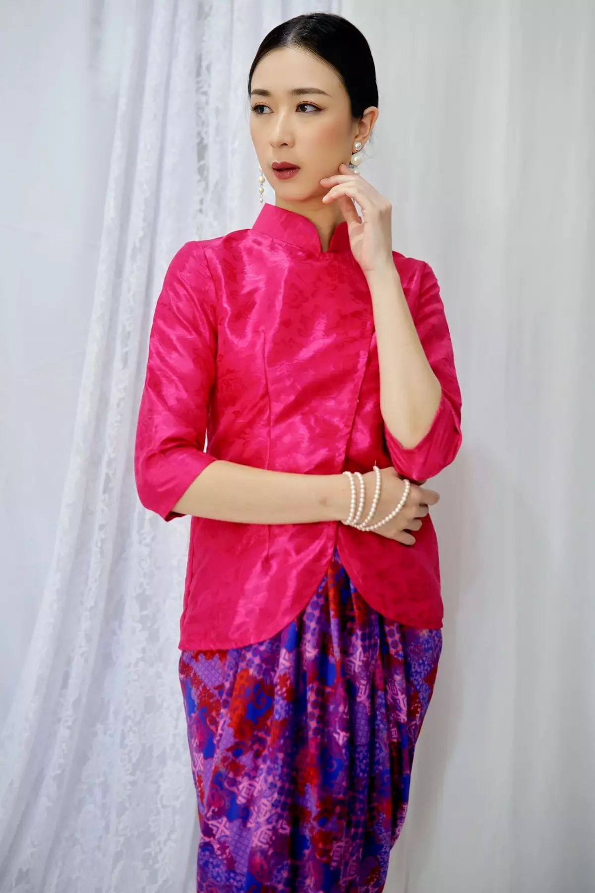 Devika Jaquard Magenta Kebaya Janggan