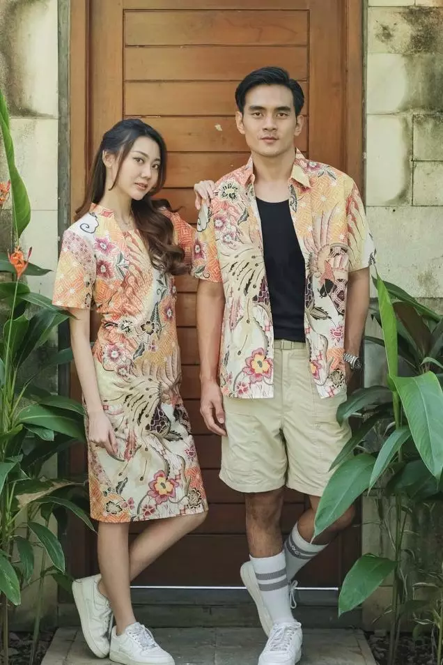 Sakha Orange Kemeja Pria  Pendek Slim Fit Digital Print