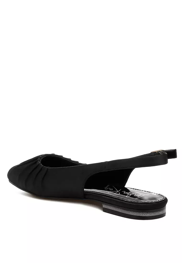 Sepatu Flat Ujung Persegi Satin Warna Hitam