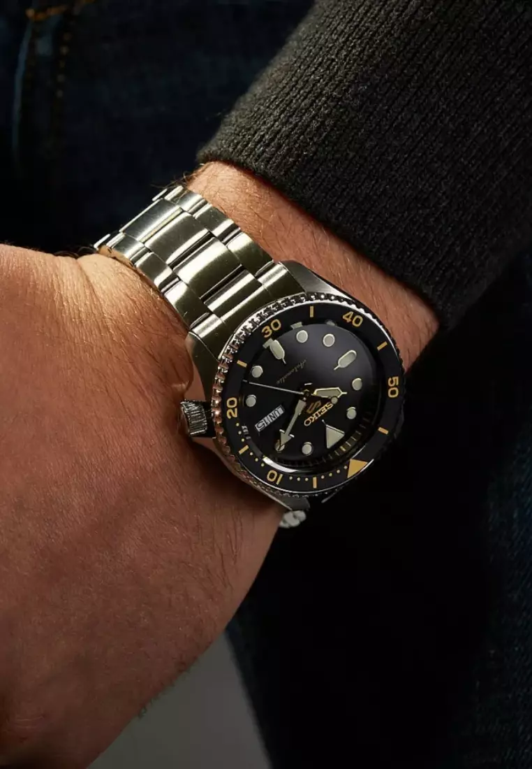 精工 5 Sports“SUPERMAN”SKX 系列 24 顆寶石自動腕錶 SRPD57K1