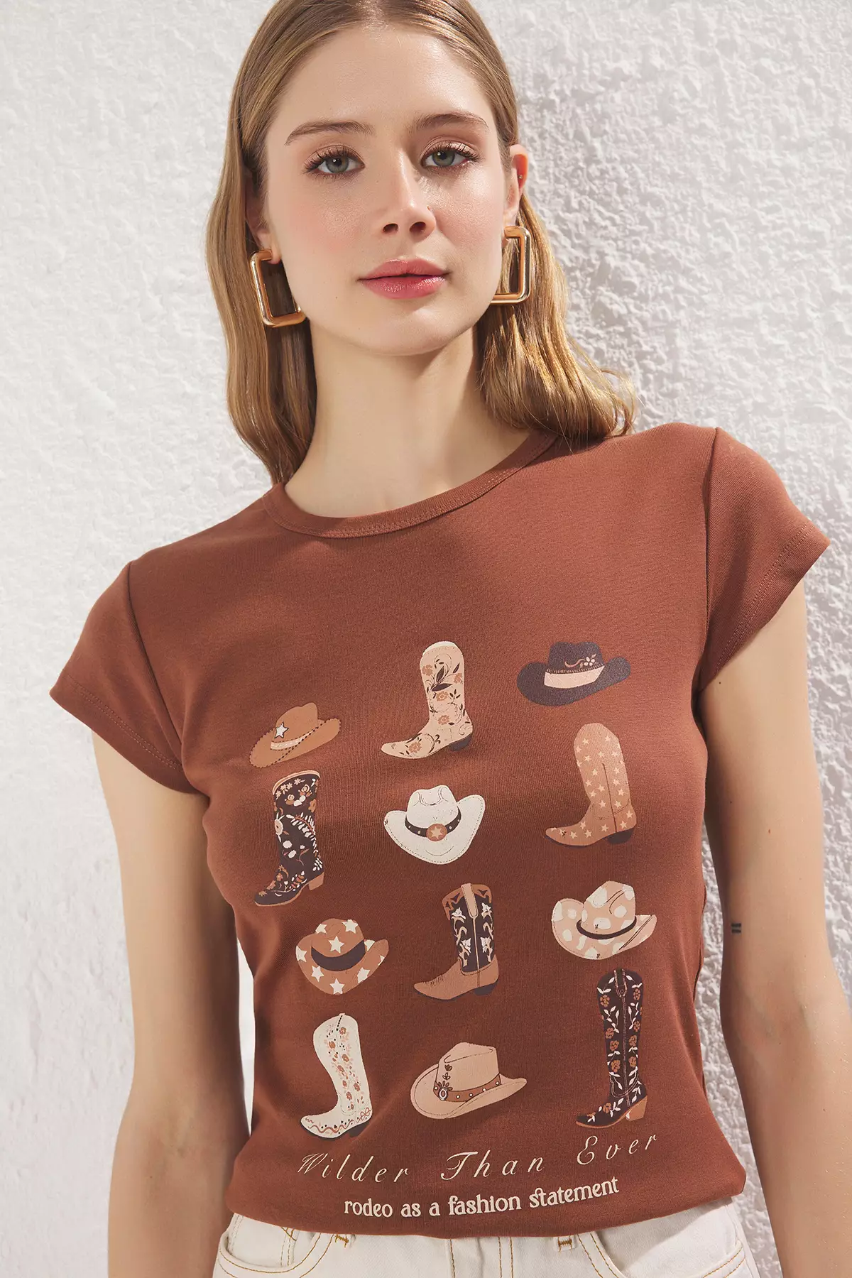 Brown Cowboy Printed Fitted/Fits Body Cotton Stretch Knit T-Shirt TWOSS25TS00008