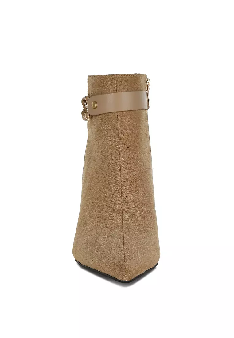 Sepatu bot pergelangan kaki detail sabuk rantai krem