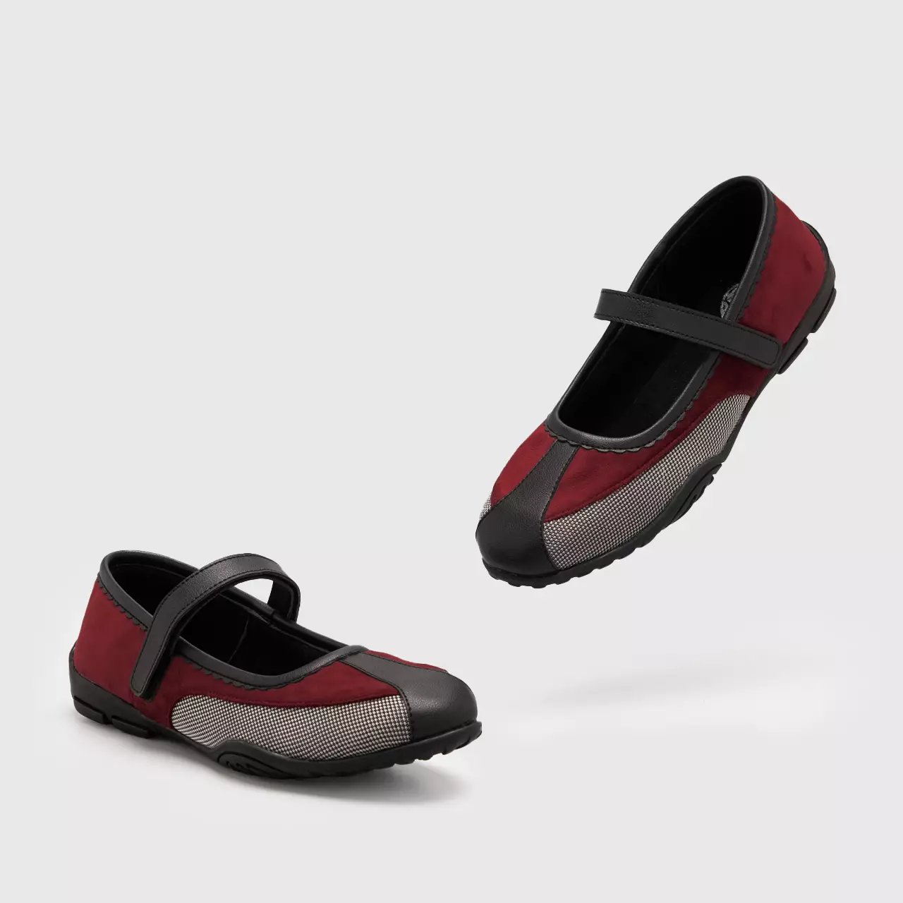 Necya Flat Shoes Maroon