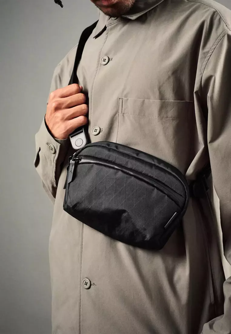 Alpaka Flight Sling 1L - Black VX42