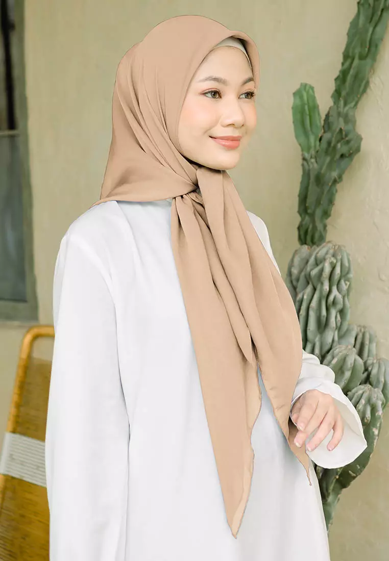 Polly Cotton (Hijab Segiempat Bella Square) Tan
