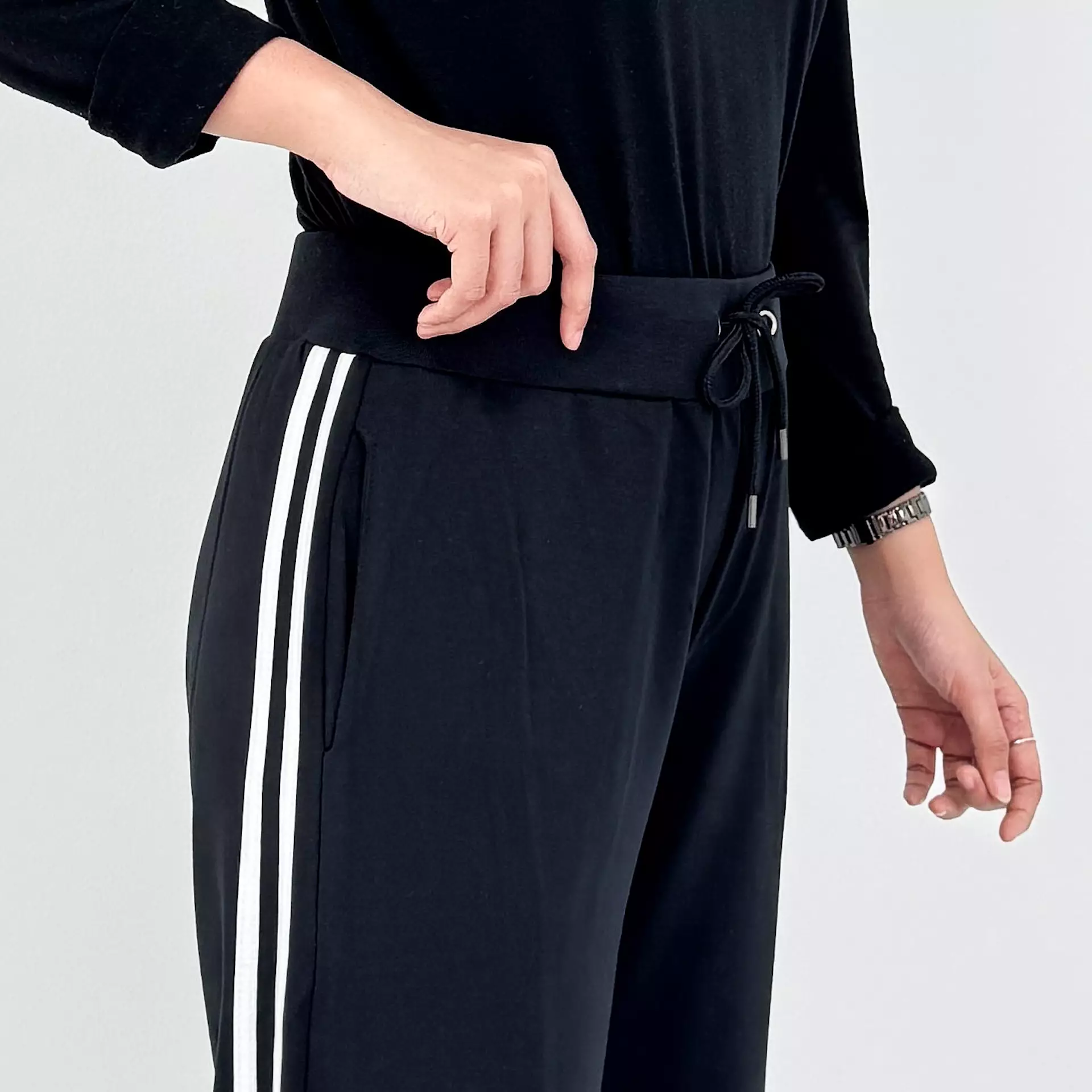 Daily Sweatpants [HITAM] Celana Training Olahraga Wanita Panjang 100 cm