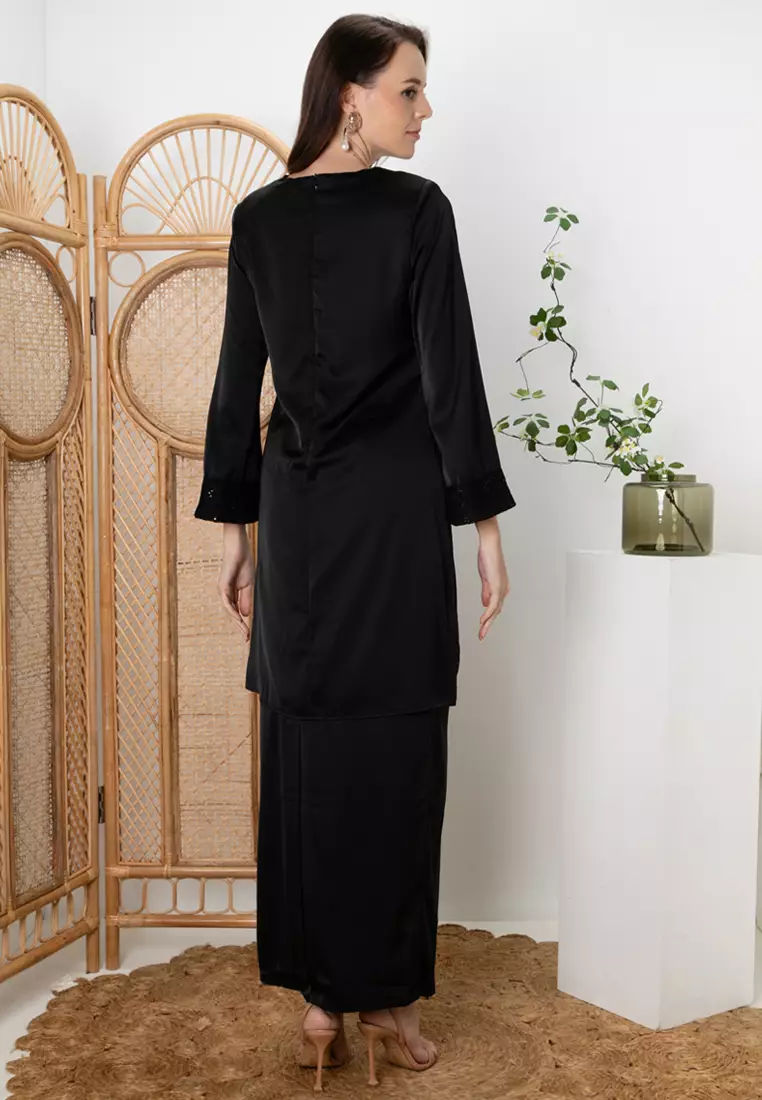 MAHARANI Lace Sequin Baju Kurung Pahang Kipas Belakang in Black