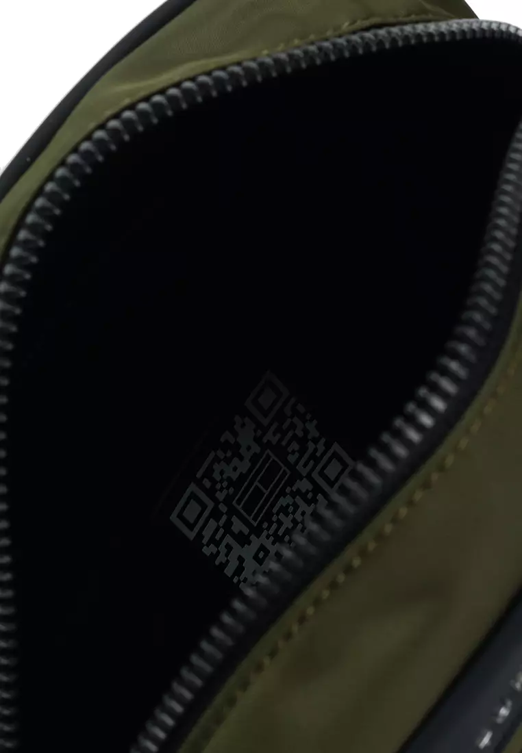 Metal Logo Crossbody Reporter Bag - TH Mainline
