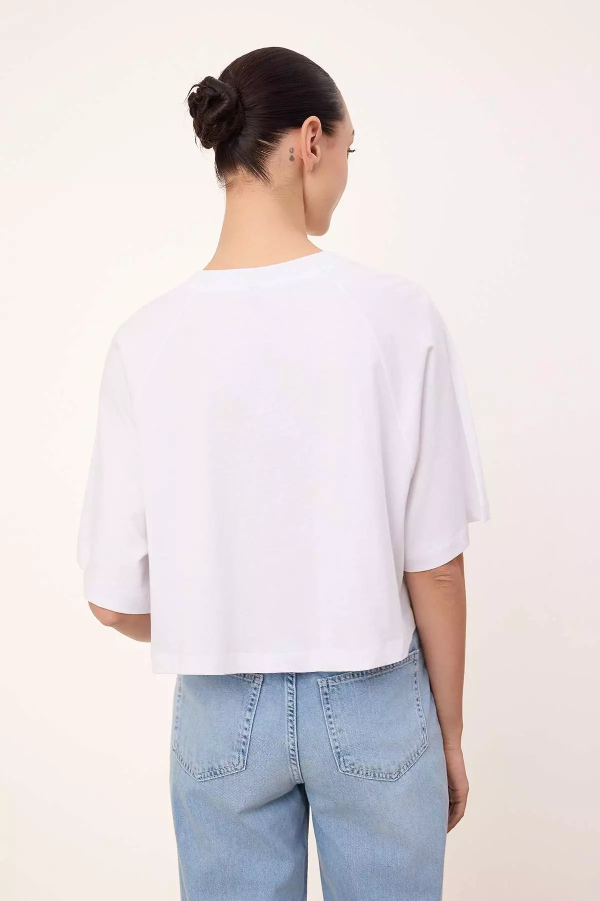 Wardrobe Essentials-Ekru Comfortable Fit Short Sleeve Crop 1% Cotton Knitted T-Shirt Twoss26Ts6