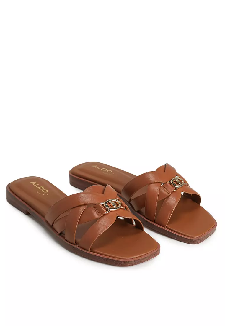 Jennaleriel-In Sandals