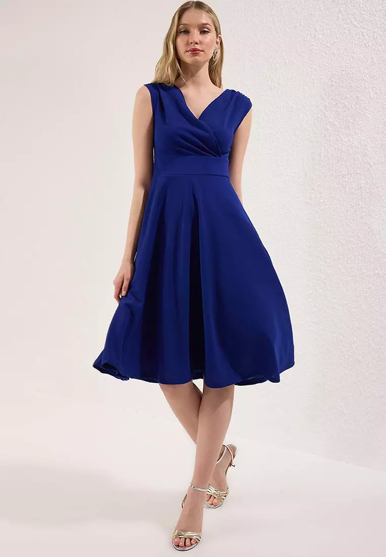 satin christmas party dress Blushing Elegance: Lady with Big Bow Detail – Canary Houze Size:17½ 34/35 closet staple dress Hellmann's® Classics Blue Cheese evening elegant