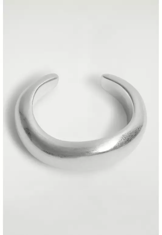 CHUNKY CURVED BANGLE