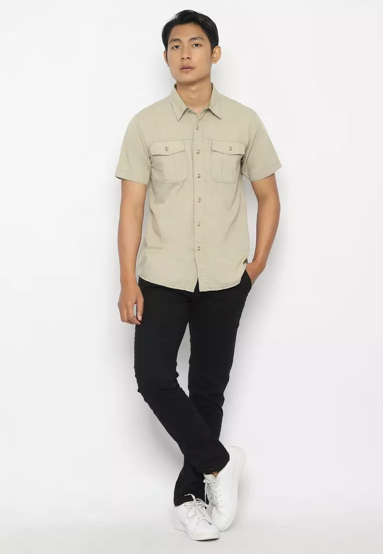 POLICE Kemeja Polos Kantong Dua Regular Fit Khaky Pria
