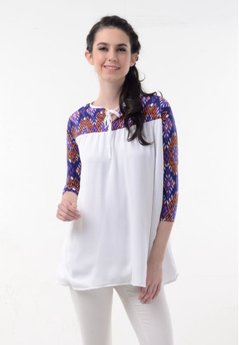 Square shape blouse with songket combination