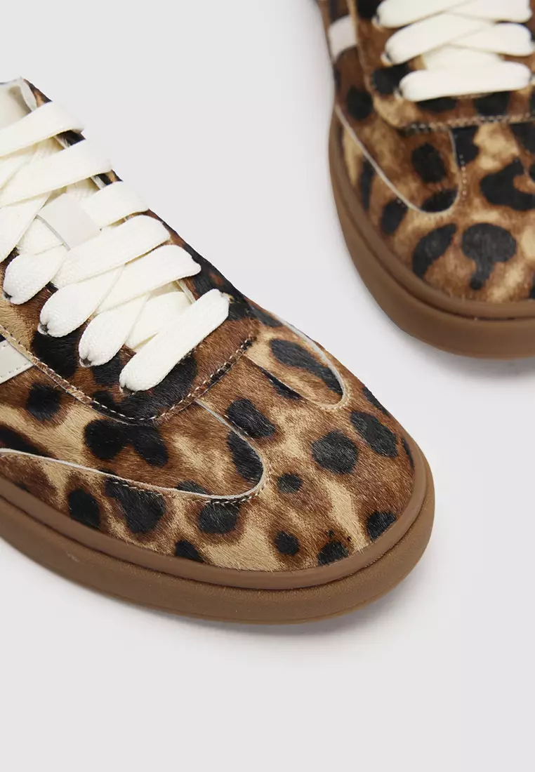 Leopard Printed Round Toe Sneakers