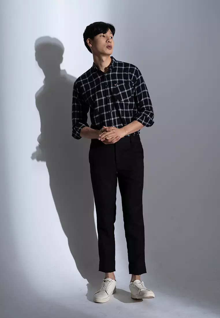 Kemeja panjang pria formal slim fit kotak hitam putih houseofcuff