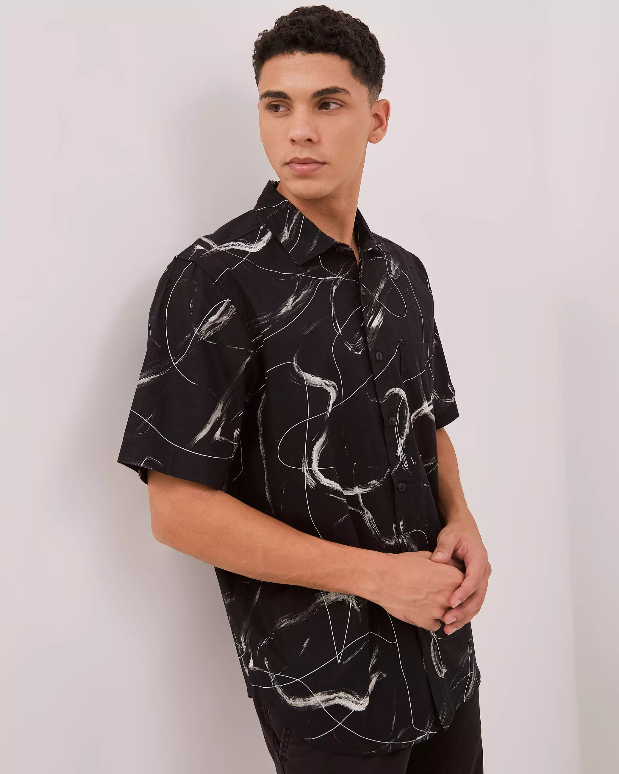 AMK Kemeja Motif Pria Lengan Pendek SHP Davao Ss Black