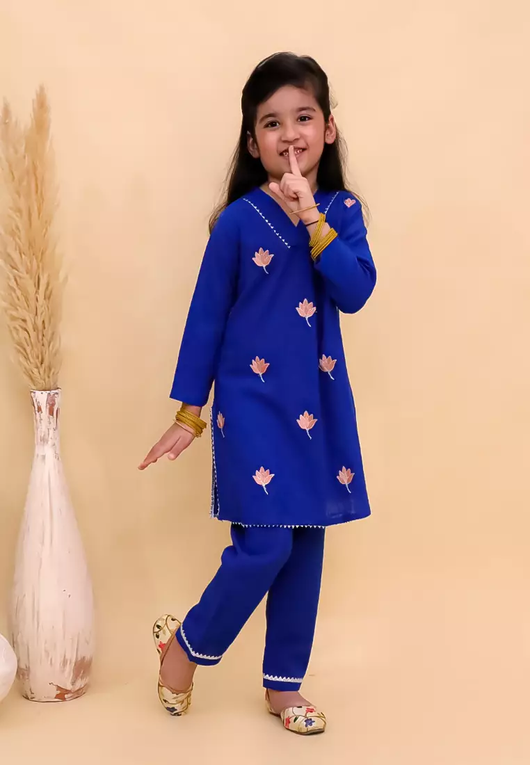 The Mom Store Kamal Vatika Girls Embroidered Kurta Set - Blue