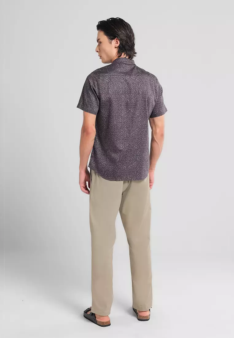 MANZONE X Adipati Dolken - Kemeja Koko Shanghai Lengan Pendek Pria Kareem Slim Fit - Black Warna Black