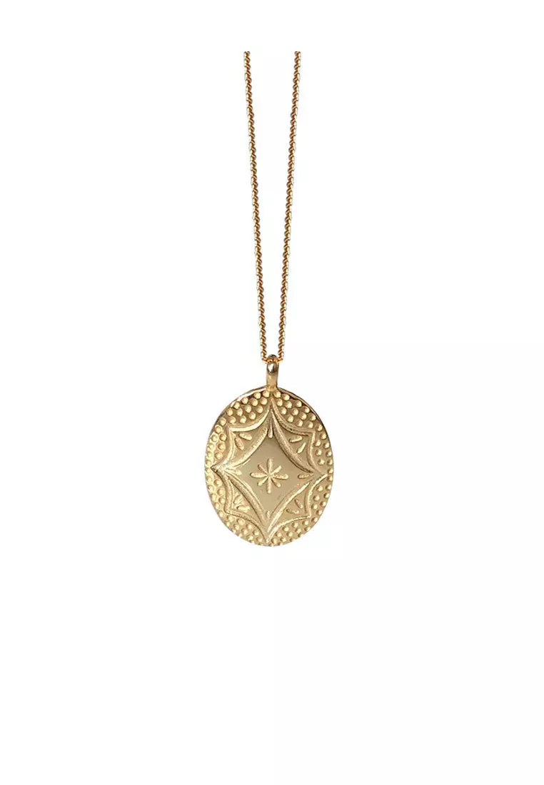 Gold oval 2025 pendant necklace