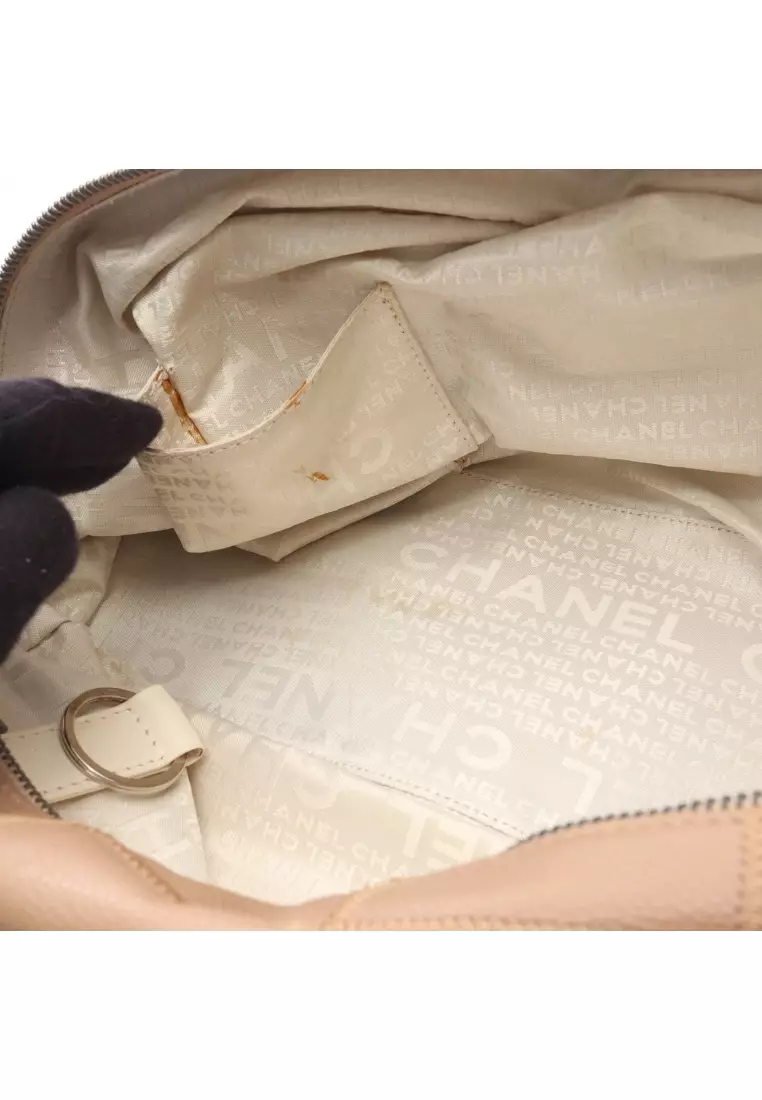 Pre-Loved Chanel chocolate bar Boston bag Caviar skin beige silver hardware