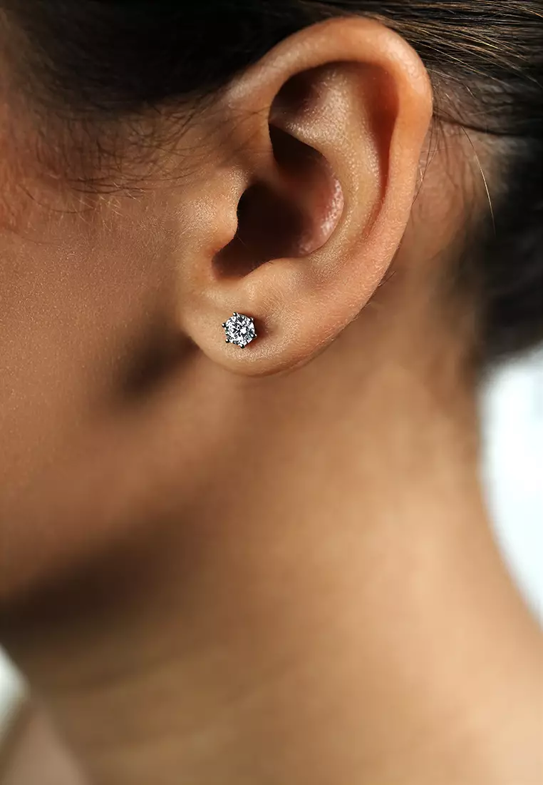 0.8ct TDW Round Lab Grown Diamond Prong Ear Studs in 18K White Gold D/E-VVS/VS