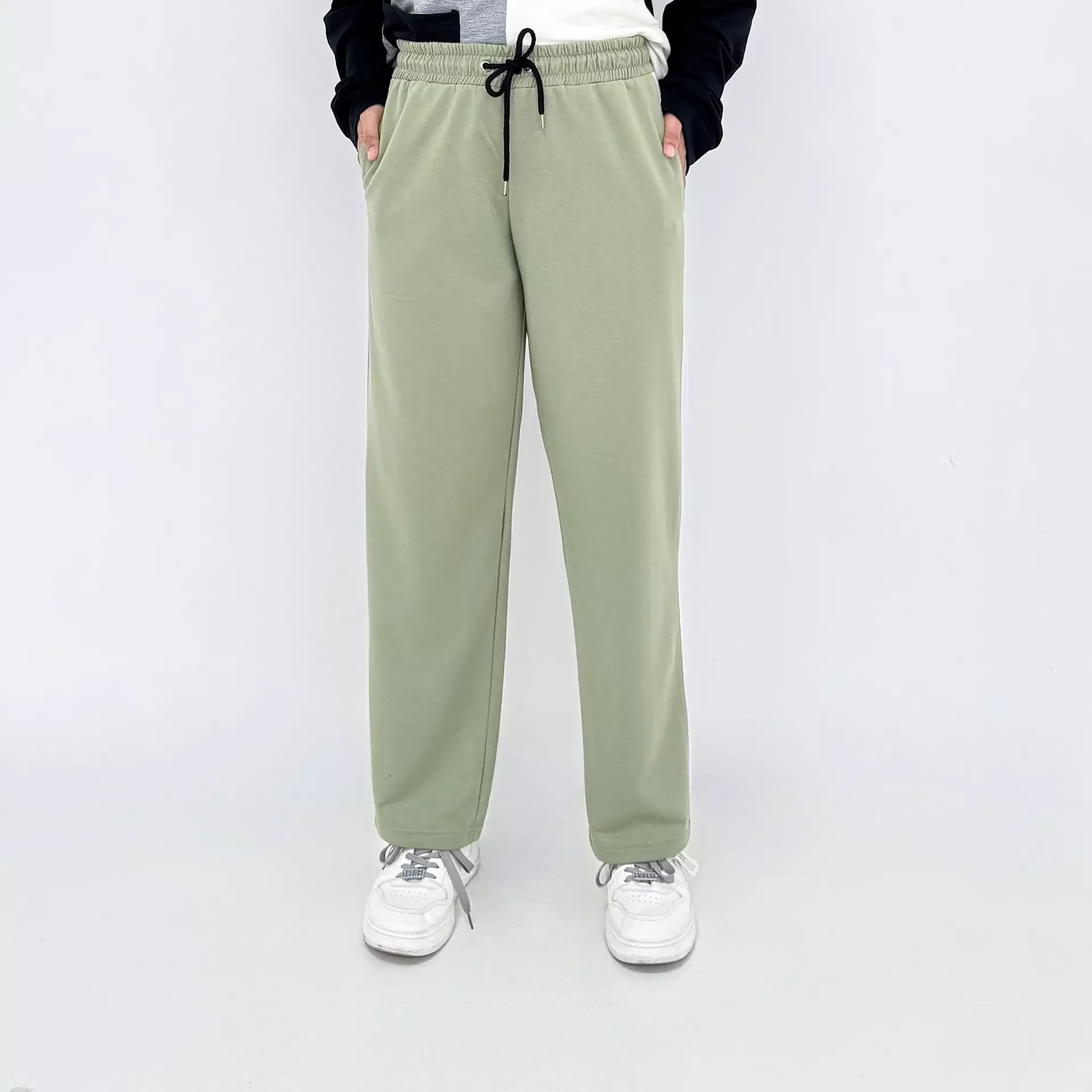Set Sporty Sweatpants Gitara - Setelan Baju Olahraga Padel Wanita