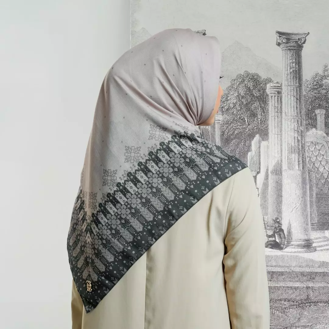 RANU Print Scarf Khaki - Kerudung Hijab Segiempat Motif With BOX - Bahan Nesla - Ukuran 115x115