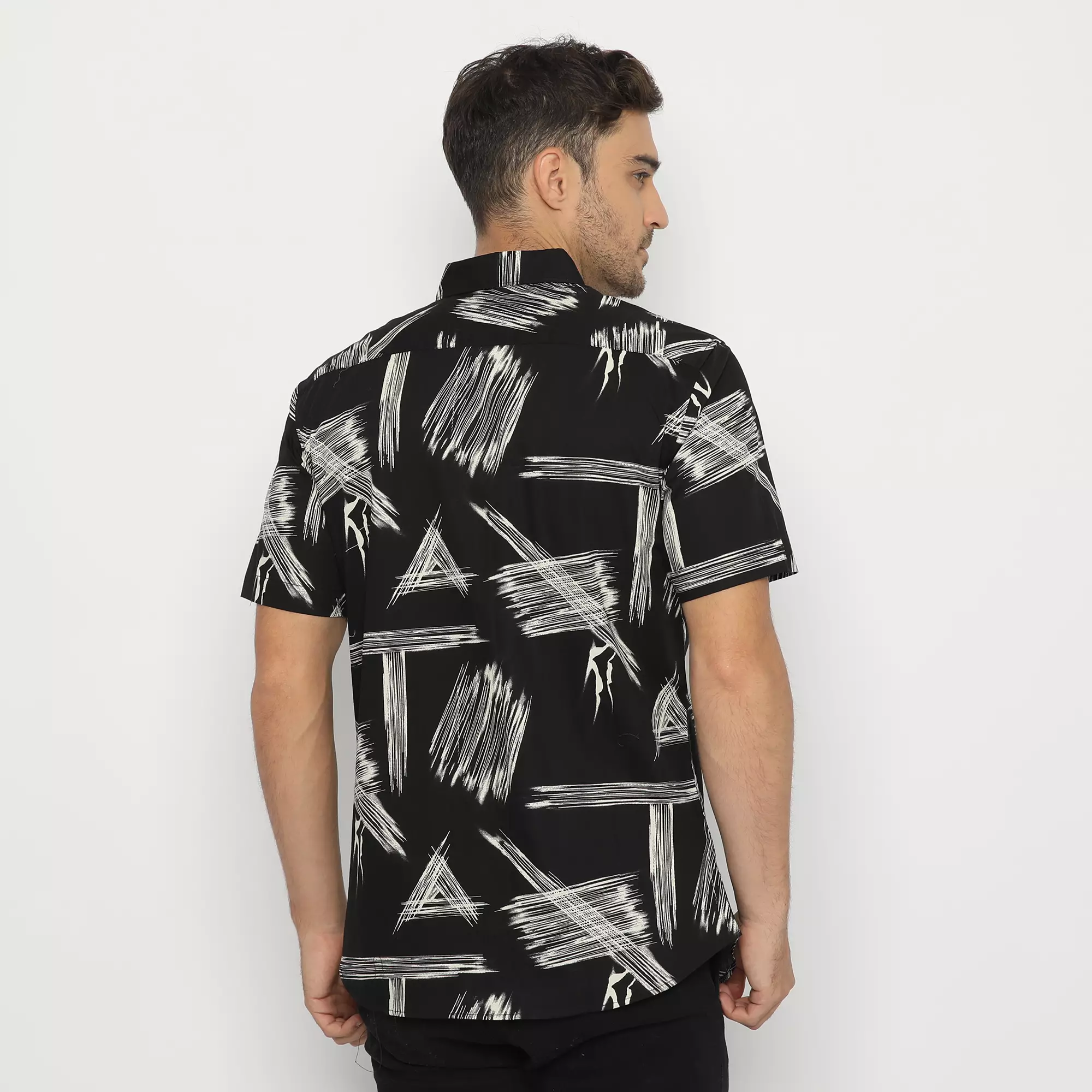 Platini Kemeja Motif Pria Lengan Pendek Katun Hitam 132151