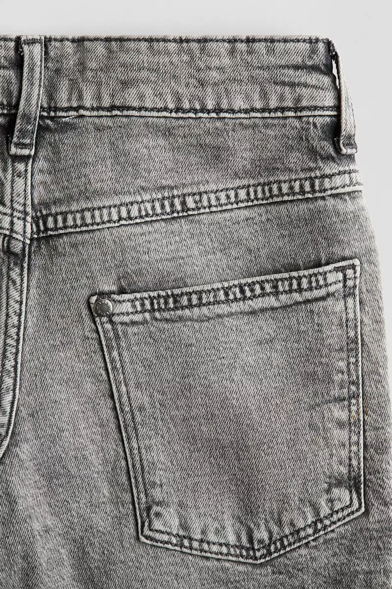 Relaxed Tapered Fit Jeans