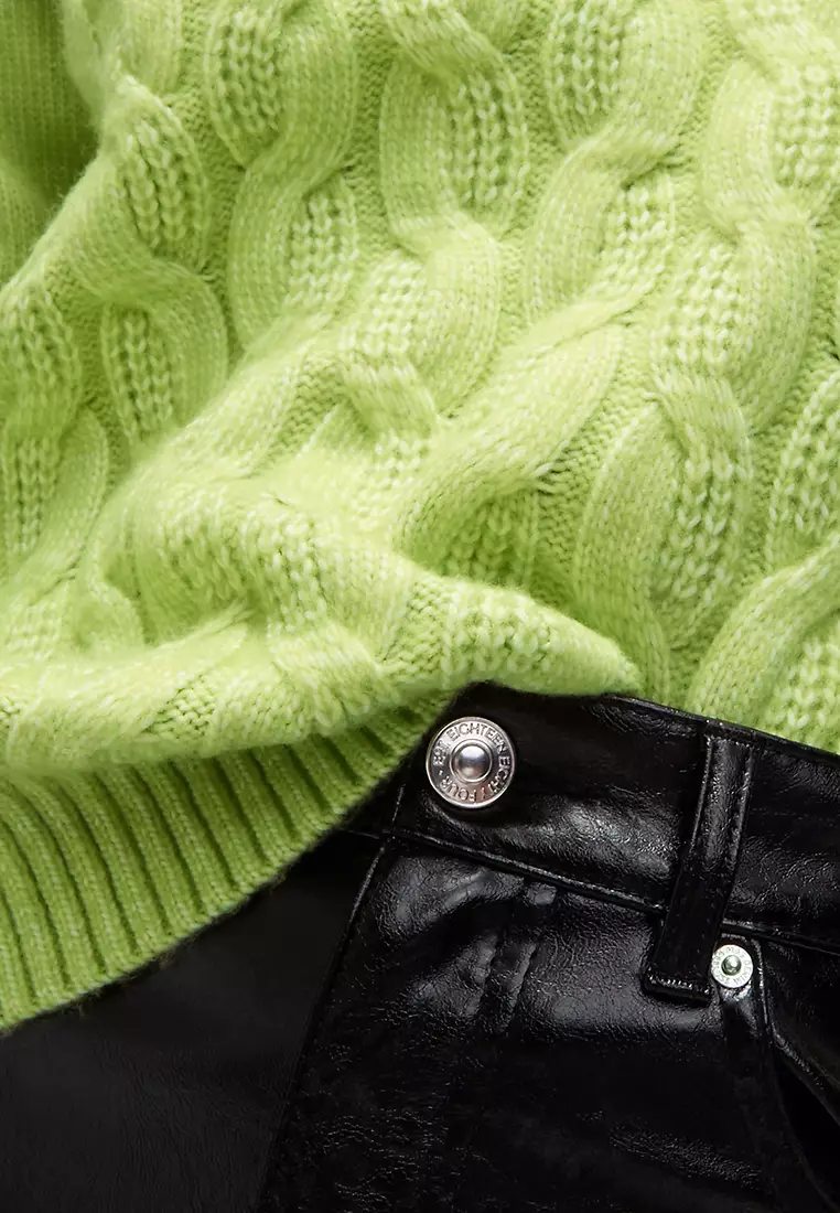 Cloud-yarn Cable Knit V-Neck Jumper