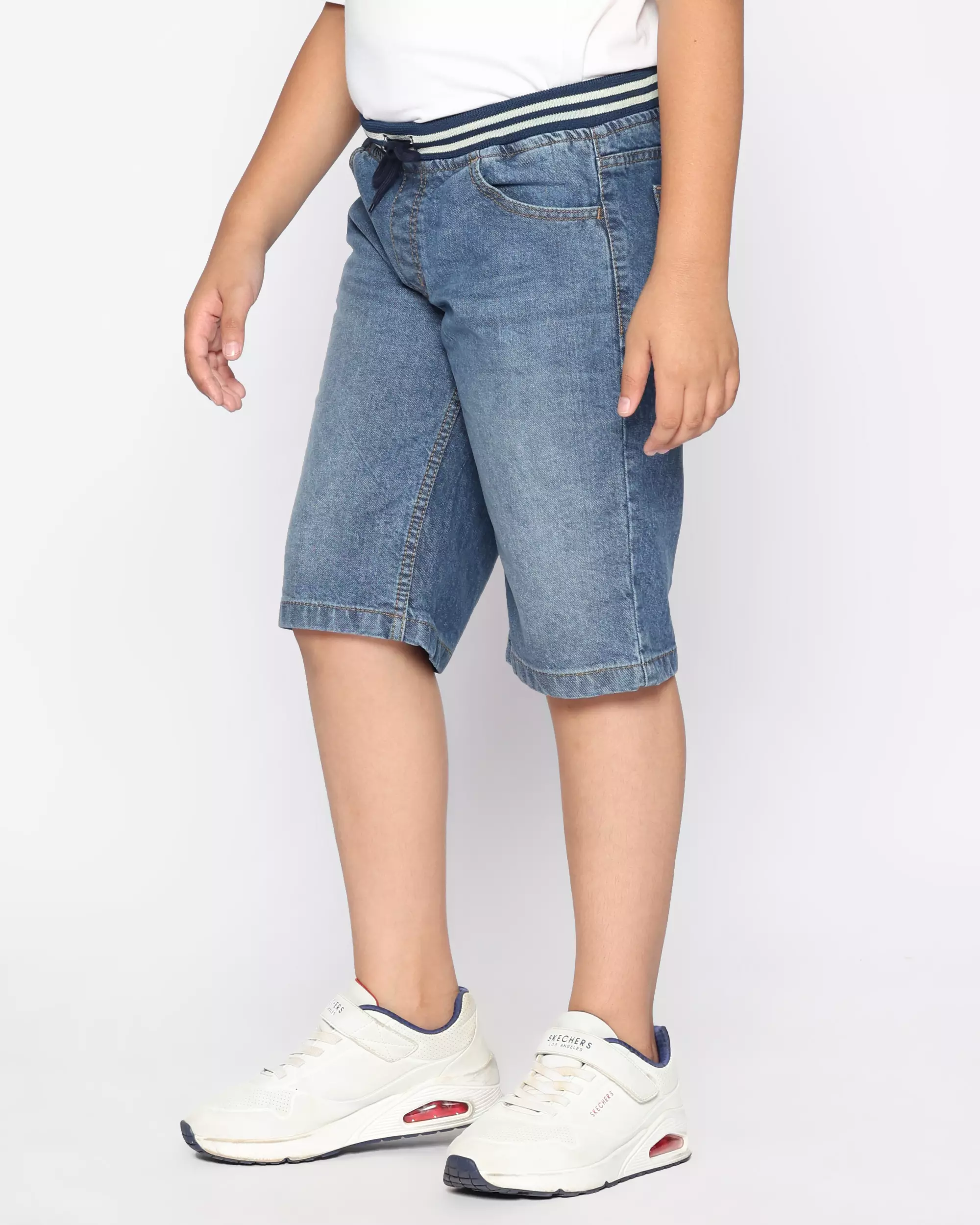 Celana Pendek Anak Laki Jeans Rib Mid Blue With Model - FORTUNES