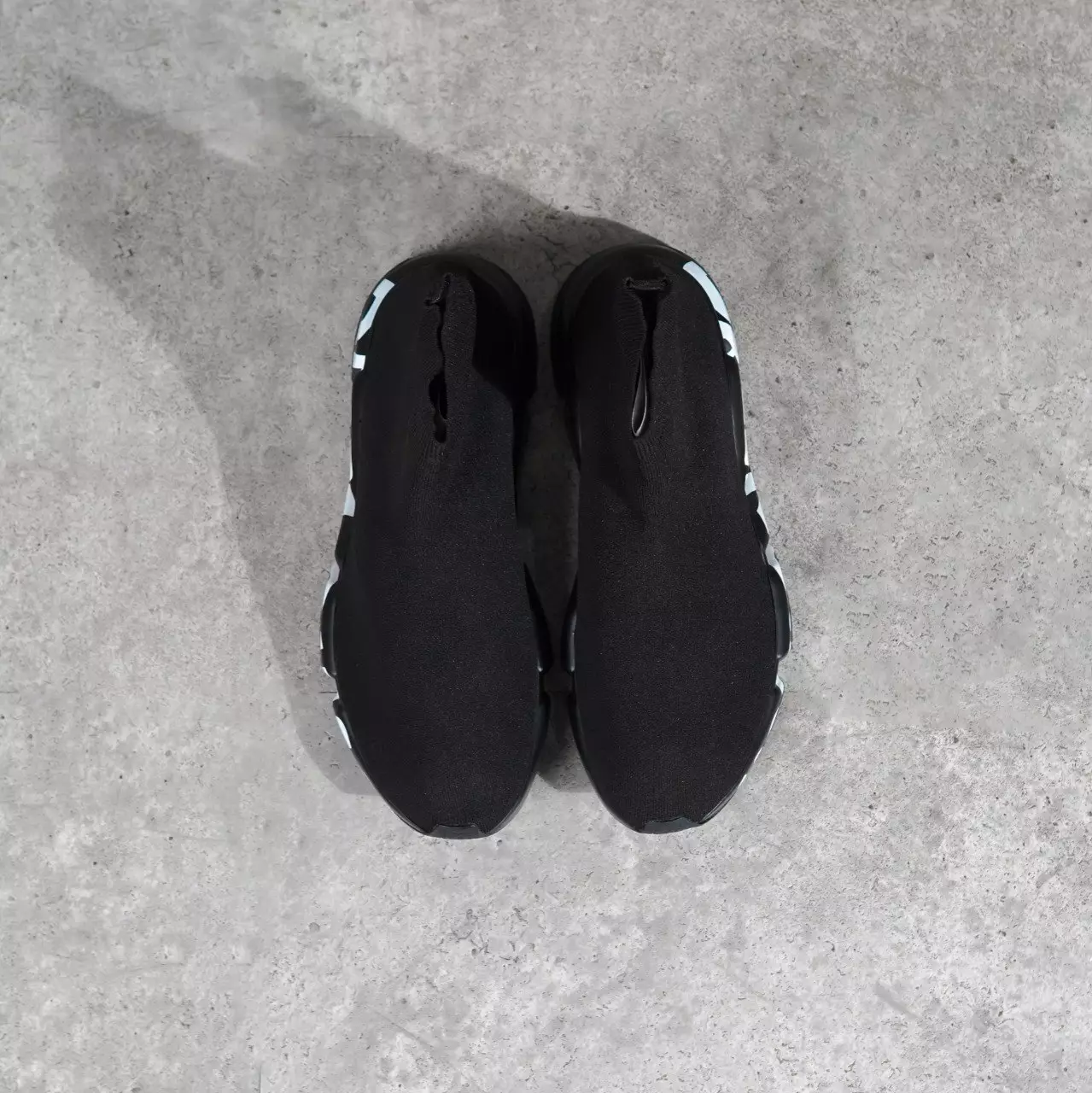 Sepatu BALENCIAGA SPEED TRAINER GRAFFITI WHITE BLACK SNEAKER 100% ORIGINAL