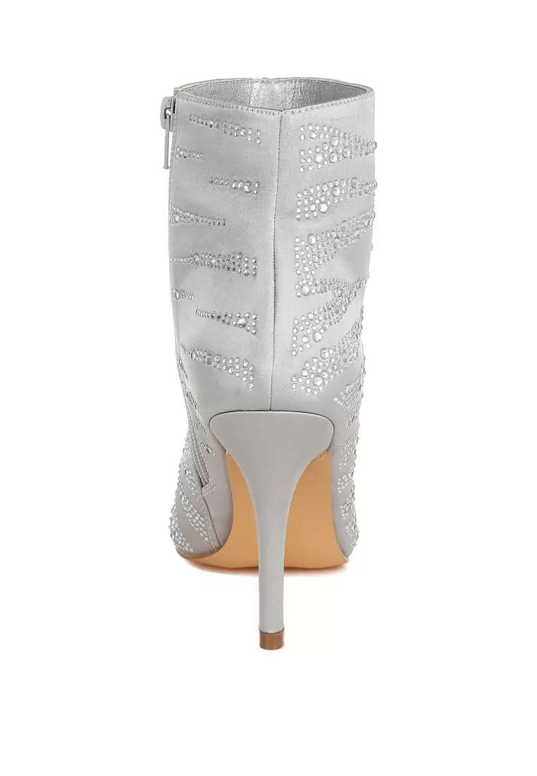 Sepatu Bot Pesta Satin Rhinestone Ankle dalam Warna Perak