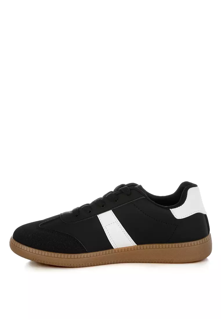 Sepatu Kets Platform Bertali Klasik Warna Hitam