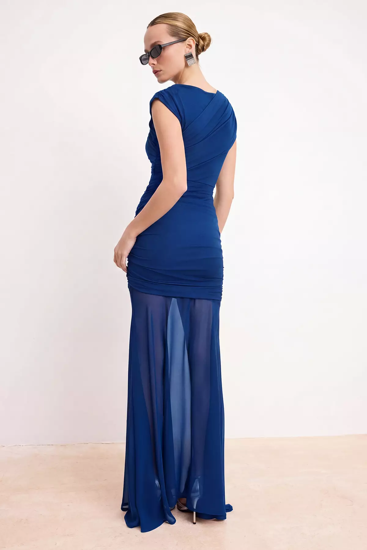 saks graduation dresses Saks A-Line Woven Midi Evening Dress Night Graduation Dress Trendyol Navy :  Party Dresses : VogaCloset Oman