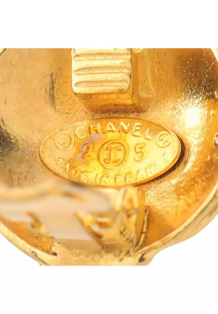 Pre-Loved Chanel Gold Plated Overlapping Cc Round Clip On Earrings