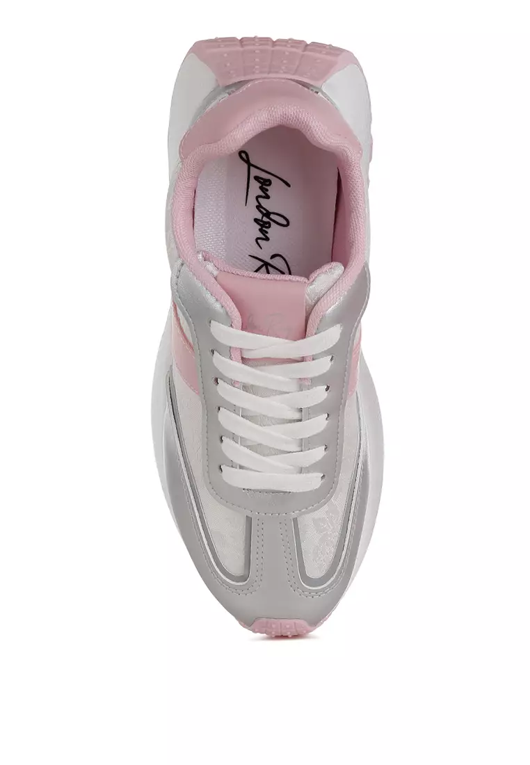 Sepatu Kets Metalik Detail Bordir Cetak dalam Warna Silver & Pink